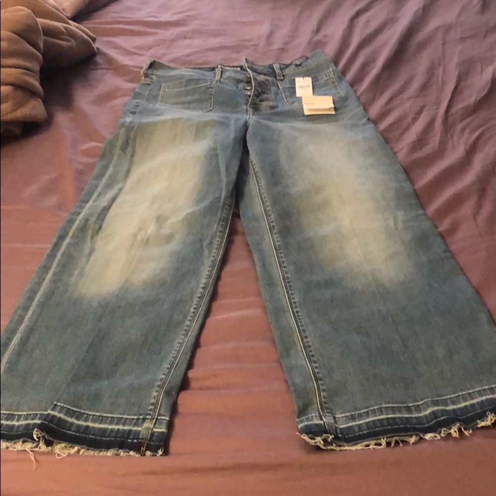NWT cropped wide leg high rise. Express jeans